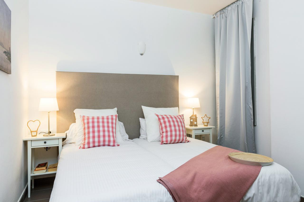 Apartamentos Cornellalux 2 Cornellà de Llobregat Екстериор снимка