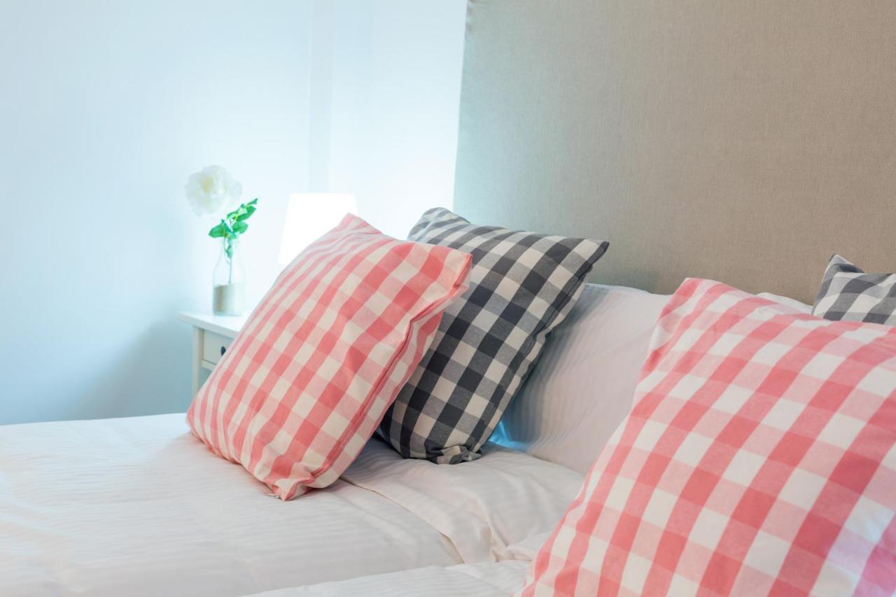 Apartamentos Cornellalux 2 Cornellà de Llobregat Екстериор снимка